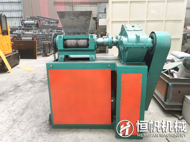 價格上下幅度大,到底有機肥造粒機多少錢一臺(圖2) 對輥擠壓式造粒機