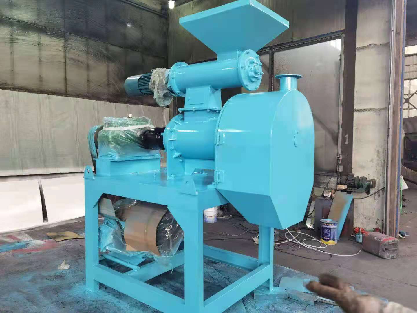 怎樣把豬糞加工成有機(jī)肥呢？(圖1)